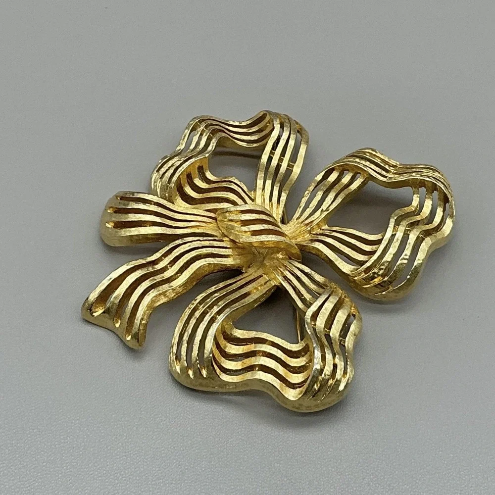 Monet Gold Tone Ribbon Bow Brooch‎ Pin Openwork Modernist Signed Costume Jewelry